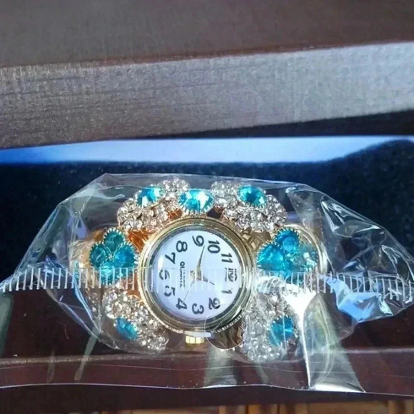 Luxury Ladies Rhinestone Boho Alloy Bracelet Watch..UNIQUE..NWT - Picture 7 of 7